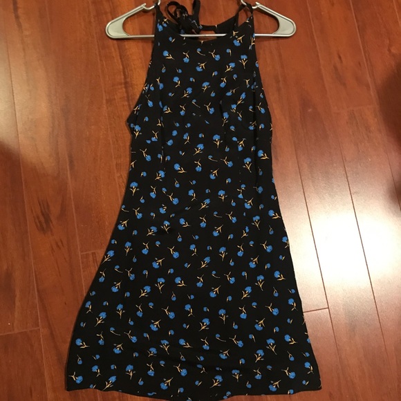 BLACK DRESS WITH BACK OPENED - Picture 1 of 3